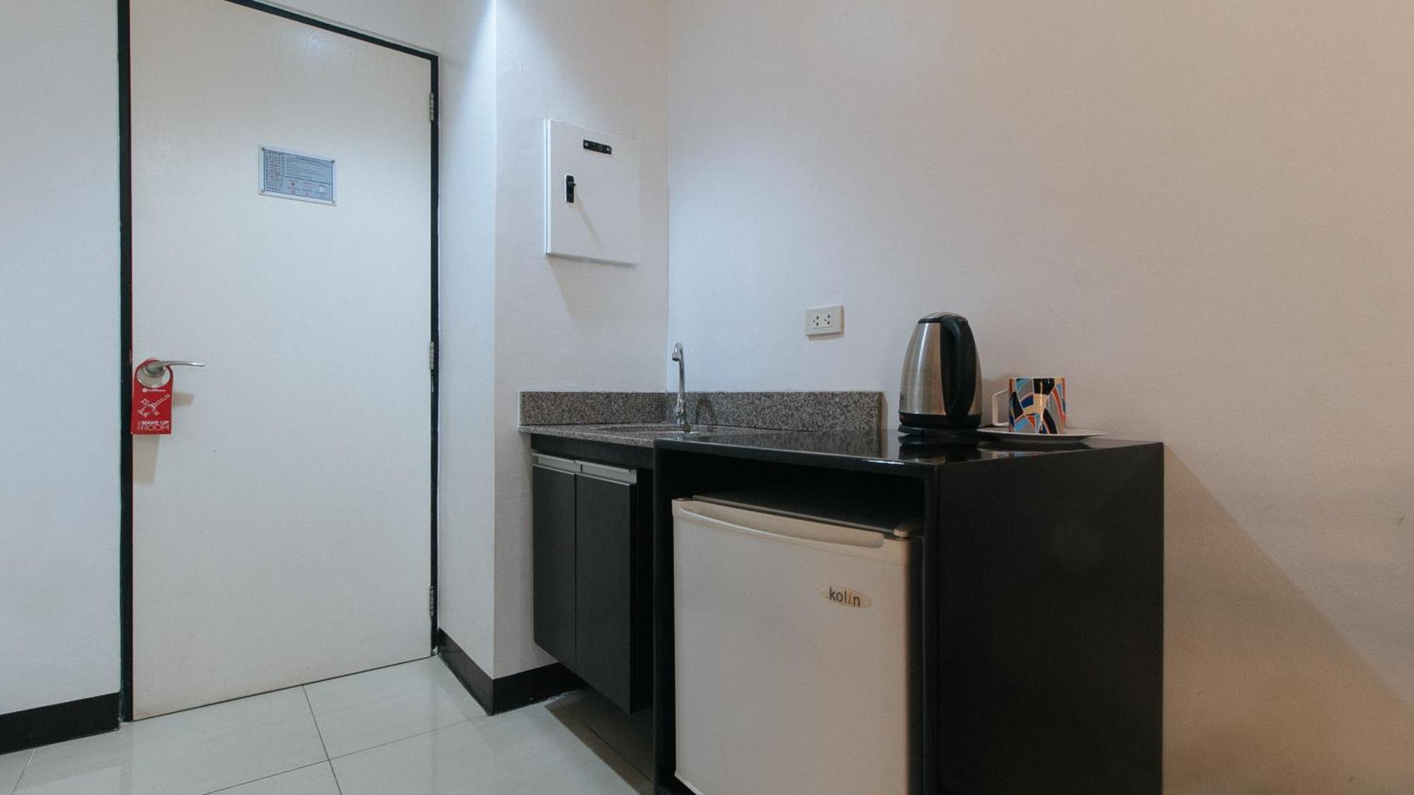 Reddoorz Plus At Banawe Quezon City Exterior foto